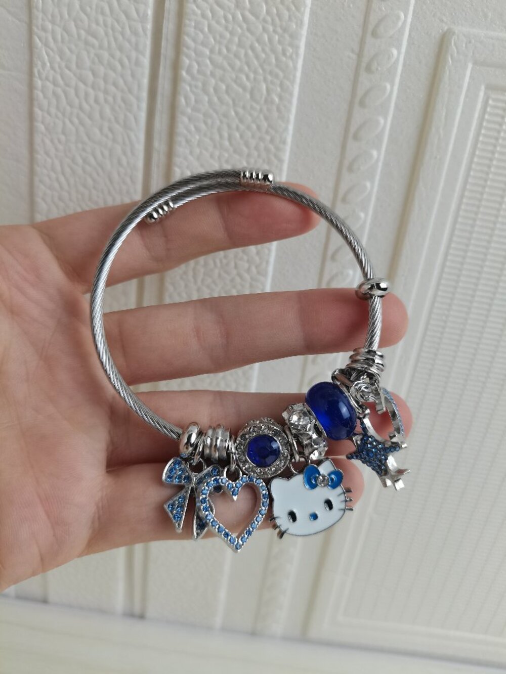 💫 Hello Kitty Silver & Blue Charm Pendant Tone Bangle Bracelet